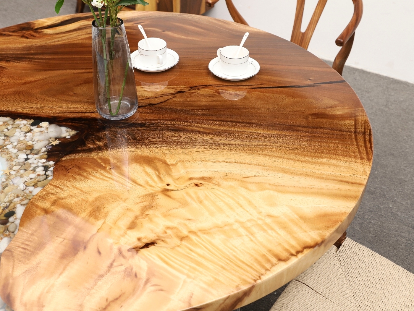 Round shapr walnut wood epoxy resin coffee table dining table