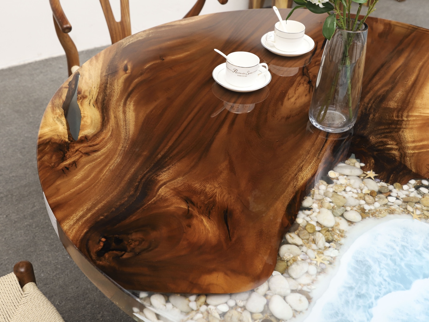 Round shapr walnut wood epoxy resin coffee table dining table
