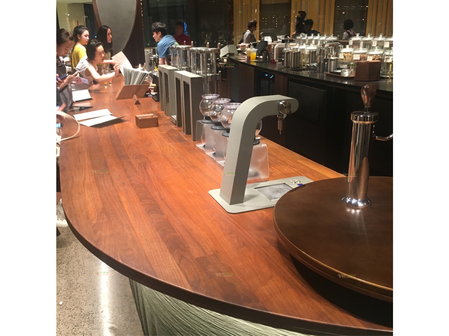 Customized Solid Wood USA Walnut Bar Counter