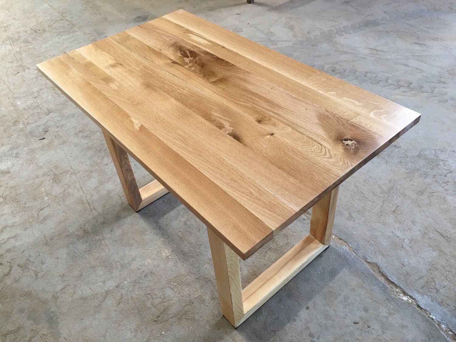 Solid wood oak table with wooden leg