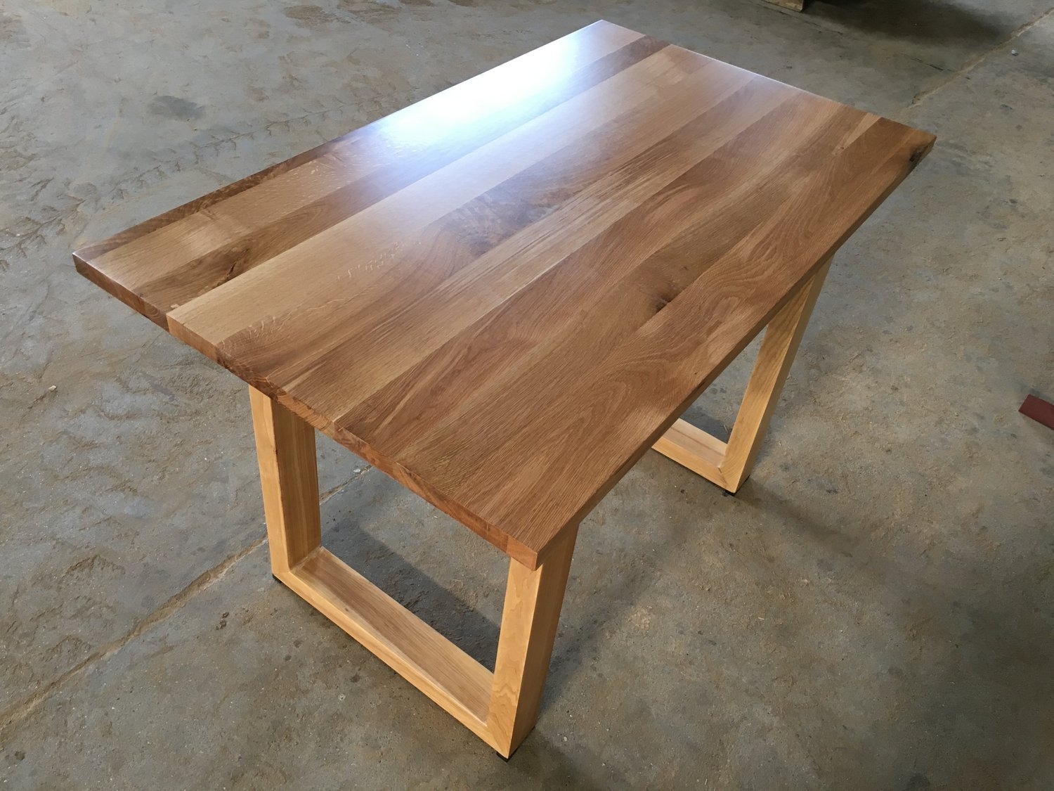 Solid wood oak table with wooden leg