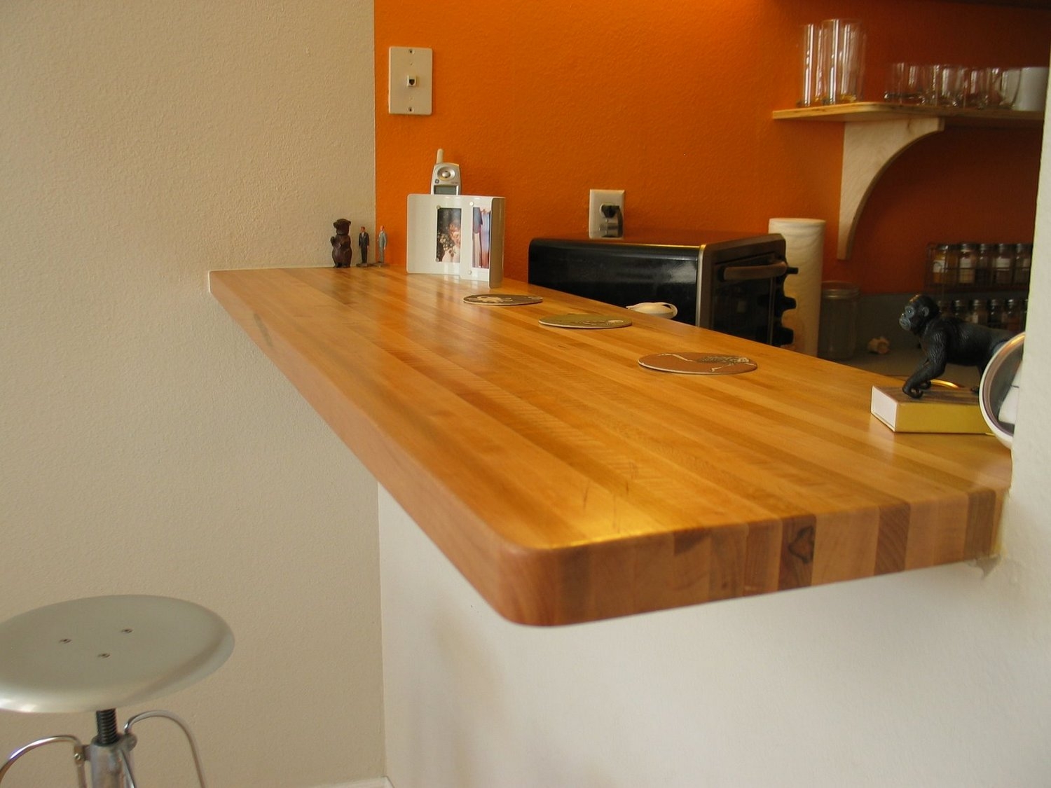 Single stave wood maple bar top