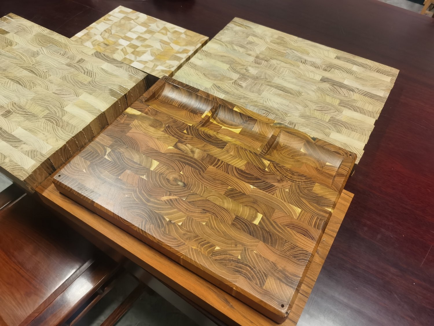 China golden teak end grain cutting board