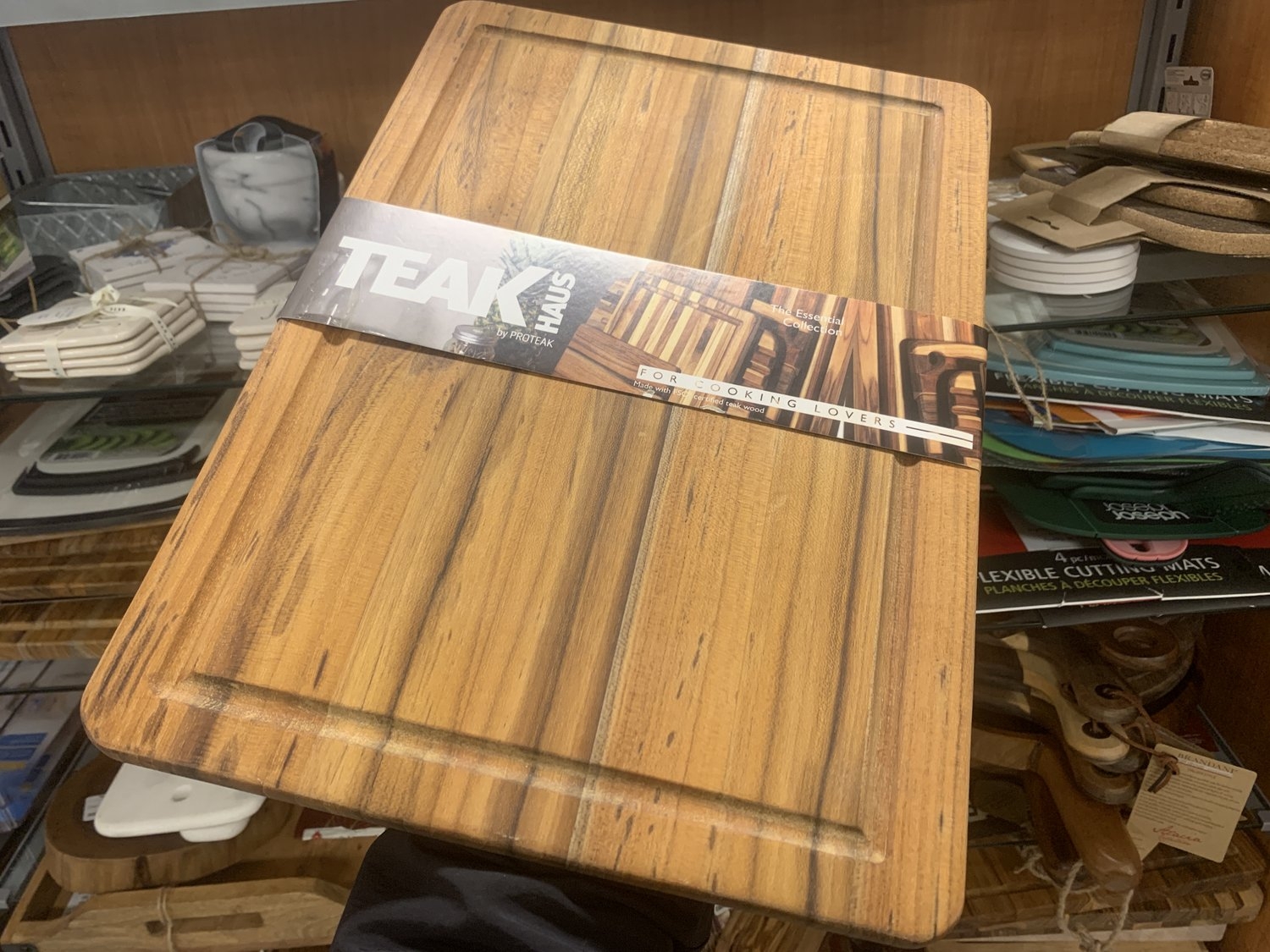 Teak edge grain cutting board