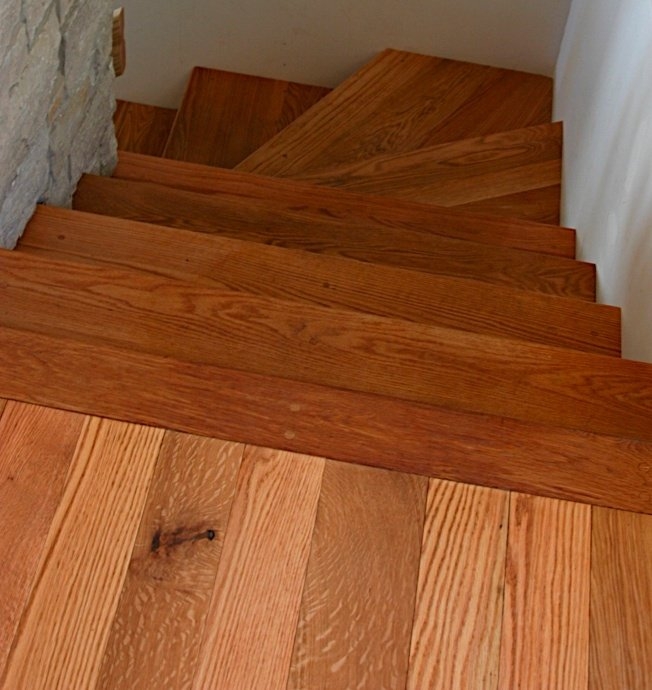 Solid full stave red oak wood stair step