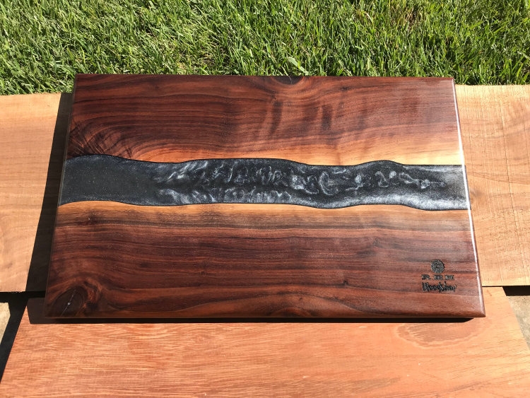 Kitchen epoxy resin wood cutting board