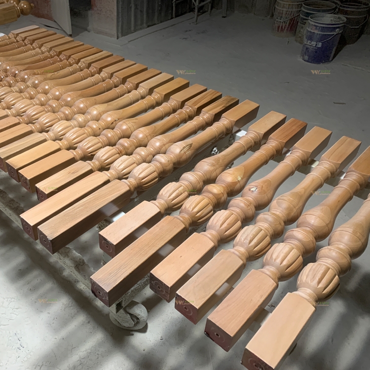 Balustrades Intérieurs / Poteaux Escalier en Bois Massif