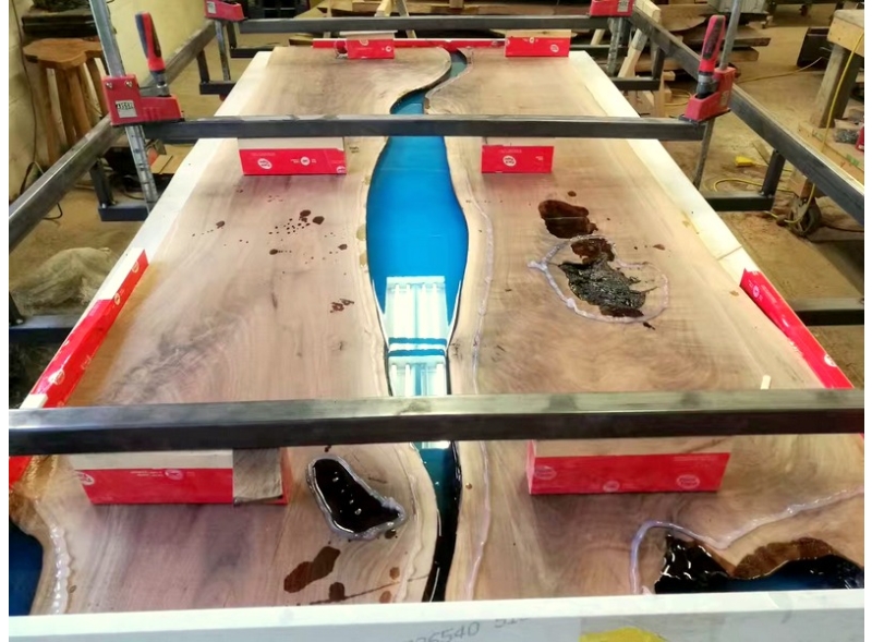Customizable Modern Epoxy Resin River Walnut Wood Slab Table Live Edge Dining Conference Desk Manufacturer
