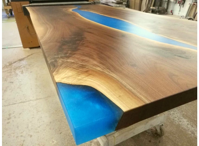 Customizable Modern Epoxy Resin River Walnut Wood Slab Table Live Edge Dining Conference Desk Manufacturer