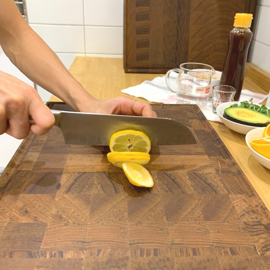 korea end grain teak cutting board with black ruuber feet