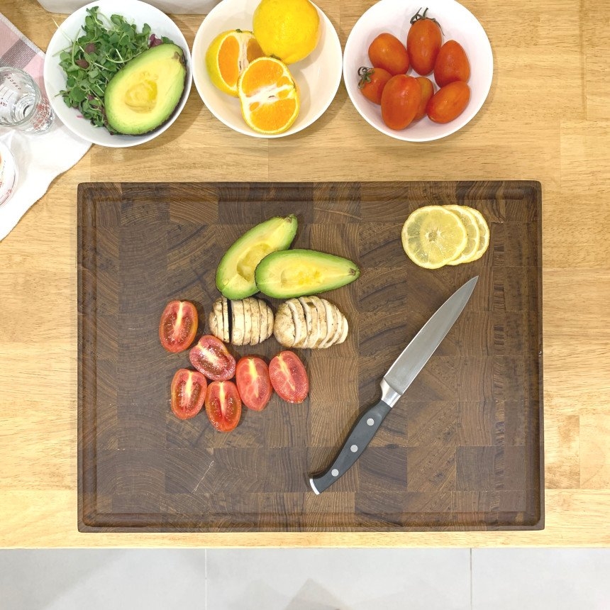 korea end grain teak cutting board with black ruuber feet