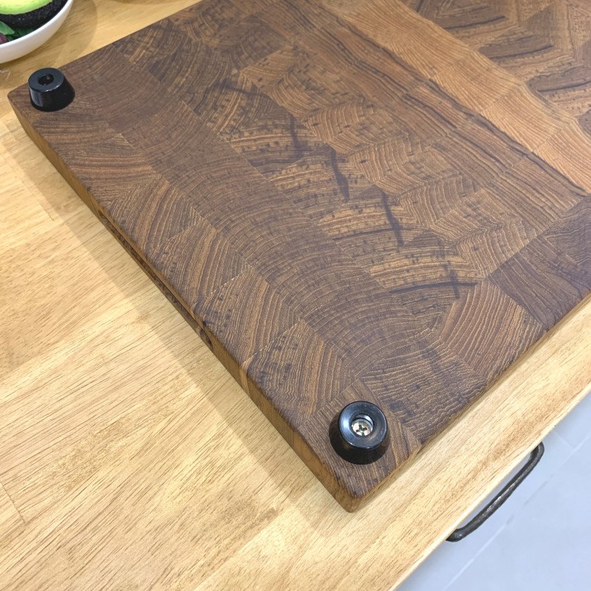 korea end grain teak cutting board with black ruuber feet